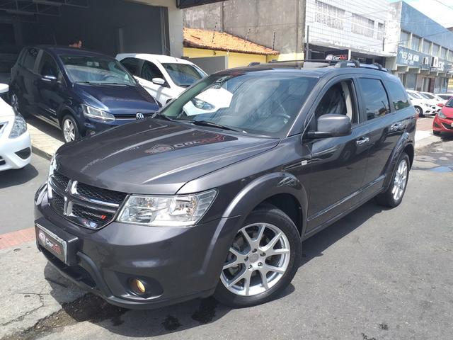 Journey rt 3.6 v6 automático ela oferece muita segurança e espaço interno