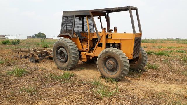 Trator 128 VALMET traçado