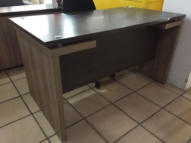 Mesa de escritório em MDF (em até 10x)