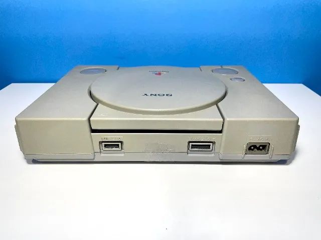 SS Games Antigos - ****Playstation One**** Revisado e testado, lendo o cd  de primeira ! Fonte original 110v, cabo AV original, 1 controle original,  brinde: 2 jogos e 1 memory card. Valor 