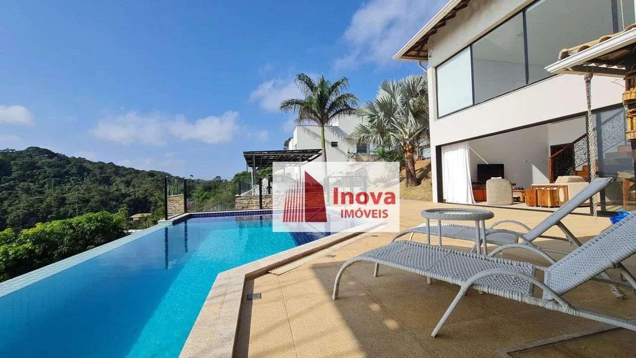 Deslumbrante Casa com 4 qtos, sendo 3 suítes/piscina/quintal/6 vagas, à venda, 241 m² por 