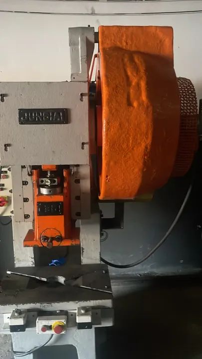 Prensa excentrica Jundiai de 30 toneladas