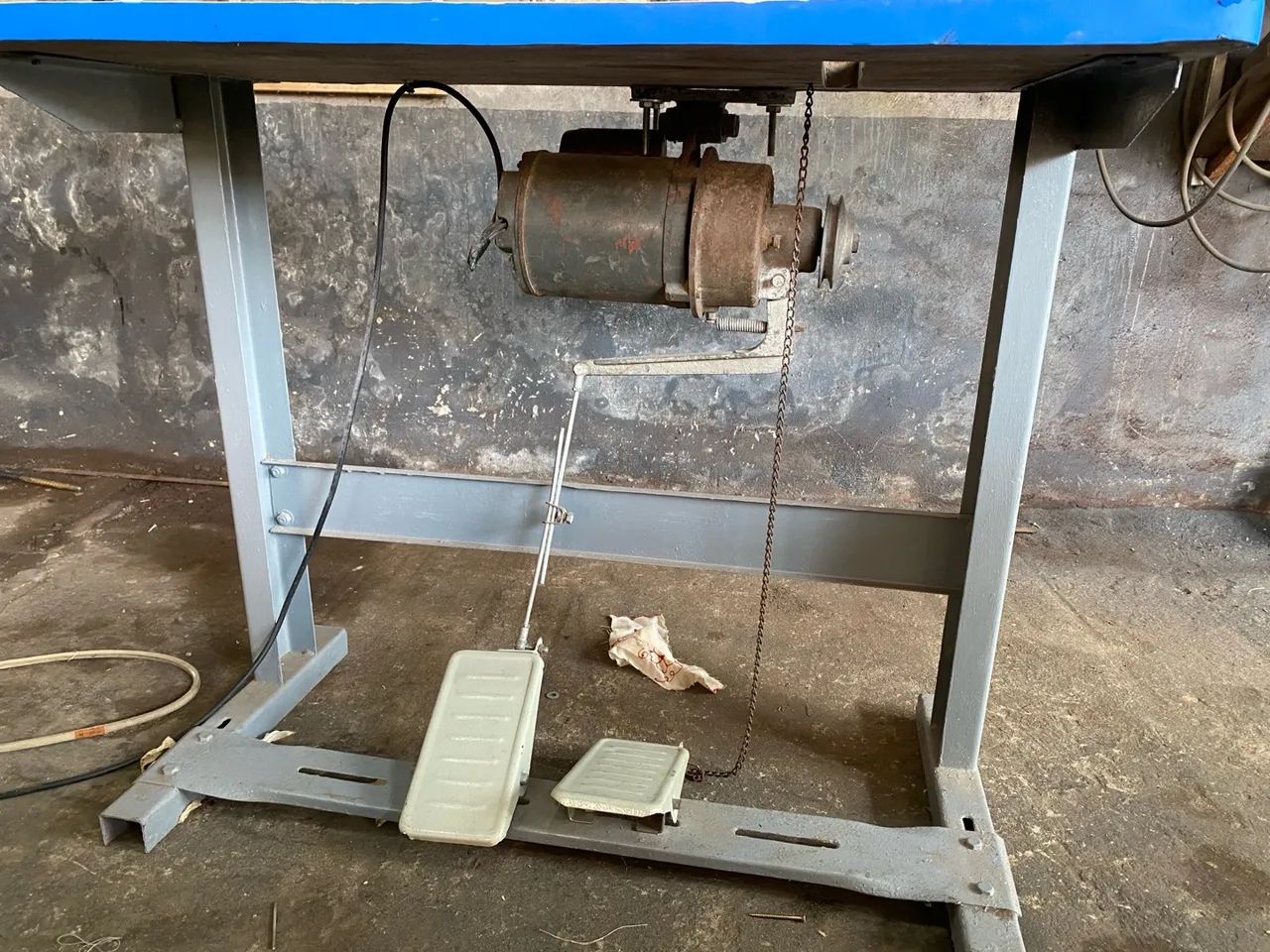 Máquina de costura galoneira bracob com motor  - Foto 5