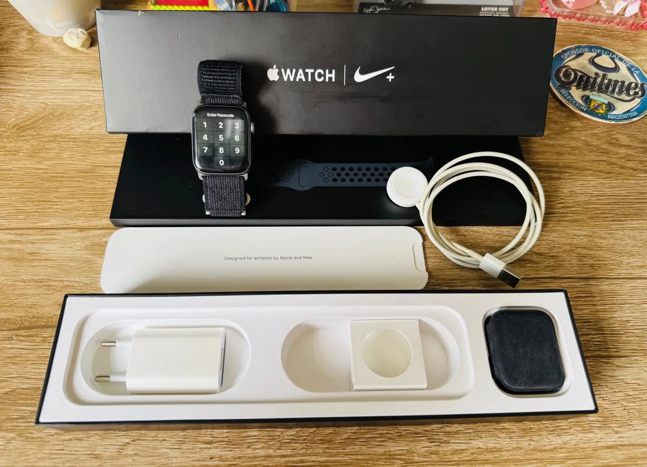 Apple Watch4 44mm Nikeモデル 本体 Apple Watch4 44mm Nikeモデル 本体 Apple Watch series4 NIKE 44mm