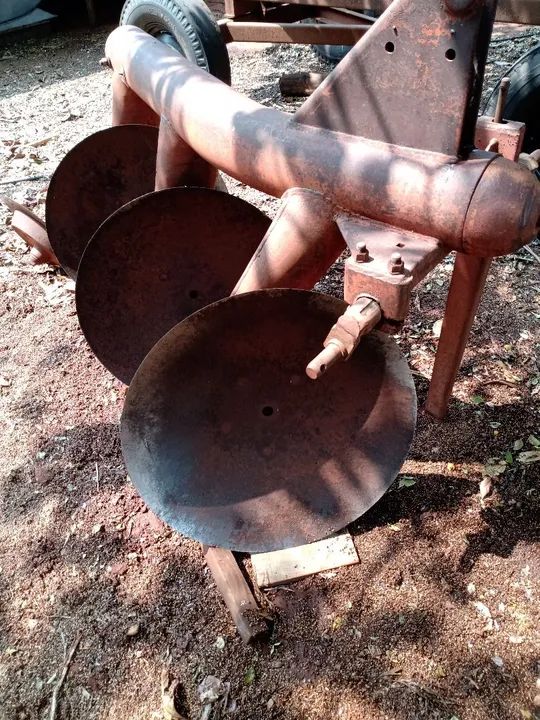 Arado tombador para trator  - Foto 5