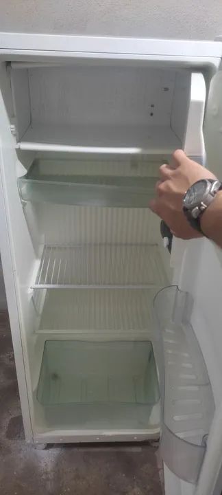 GELADEIRA 110V FUNCIONANDO - ENTREGA GRÁTIS - 12X CARTÃO  - Foto 5