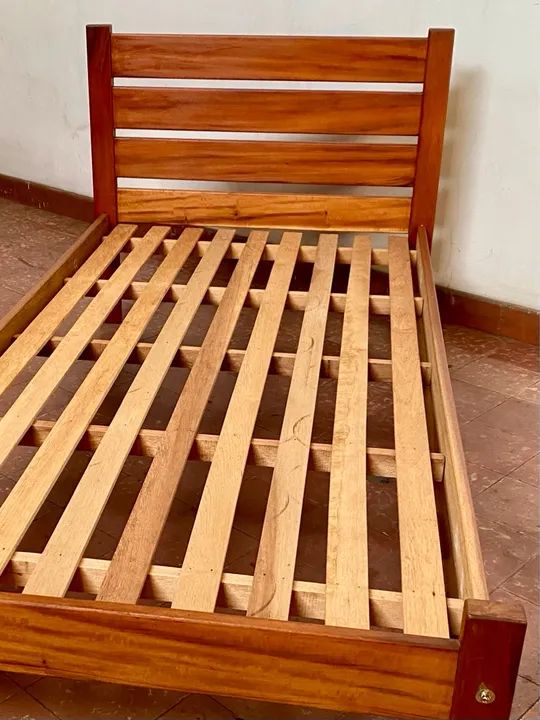 Cama de Solteiro 90cm em Madeira Maciça - Muiracatiara - Foto 4