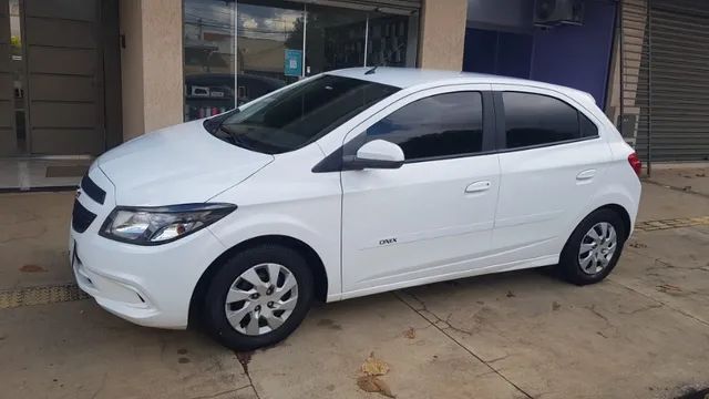 CHEVROLET ONIX 2019 1.0 MPFI JOY 8V FLEX 4P - Carango - 114885