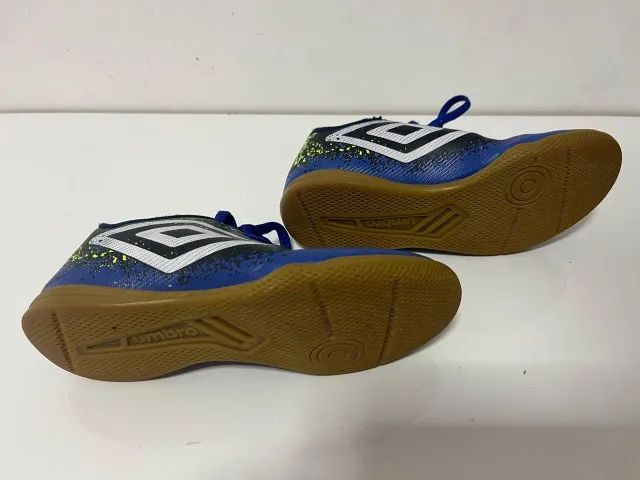 Chuteira Futsal Umbro Indoor Cosmic - Infantil - Tamanho 32 (Brasil) - Foto 3