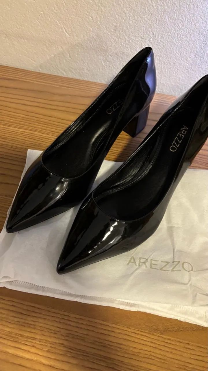 Scarpin Arezzo preto NOVO