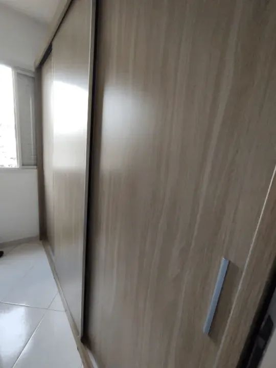 Guarda Roupa 3 portas e 4 gavetas. - Foto 6