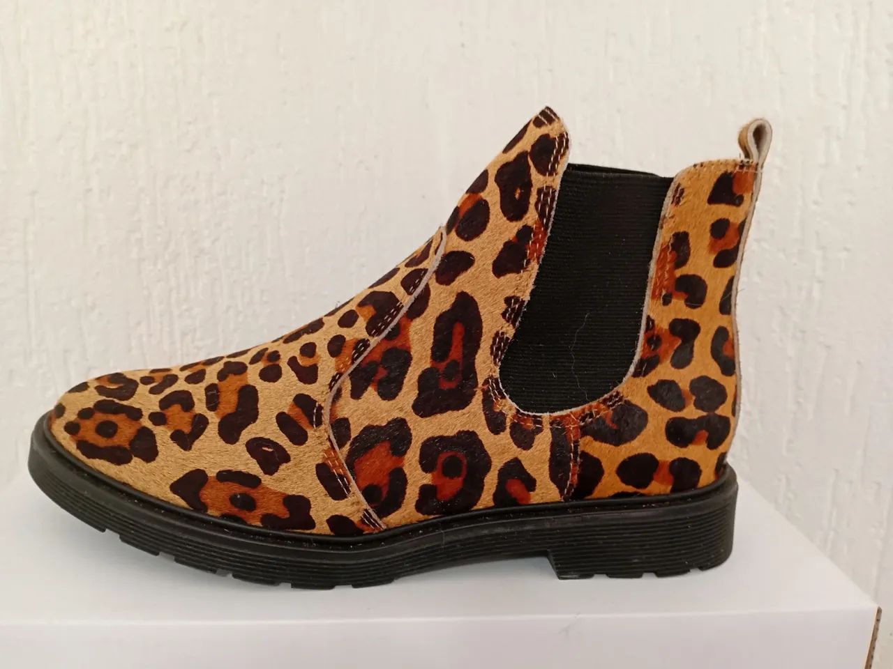 Bota Feminina em couro natural 