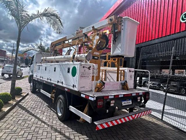 Accelo 815 da Mercedes com cesto aéreo de 13,5m de alcance - Foto 11