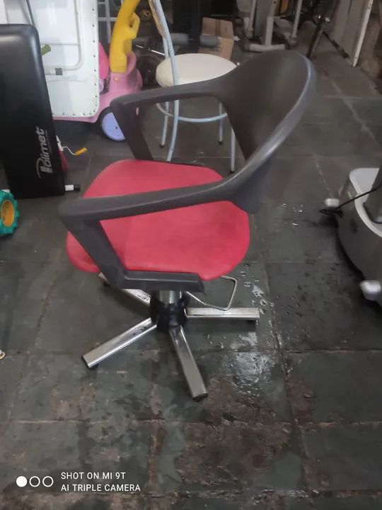 Maca p estética, cadeira de cabeleireiro e cadeiras p mesa de jantar ou p onde vc quiser - Foto 4