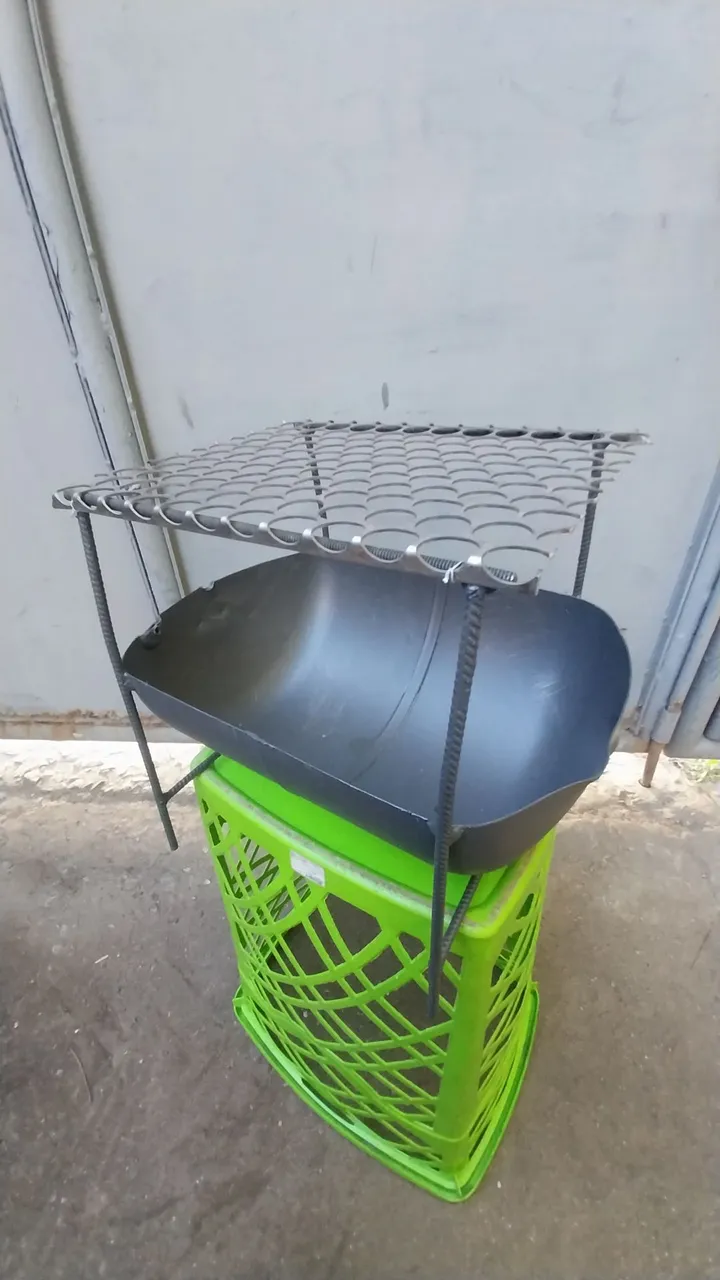 Churrasqueira com grelha de chapa moeda