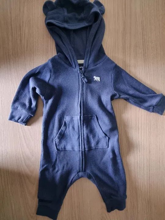 Macacão de bebê com capuz de ursinho da marca Carters -  tamanho 3 m