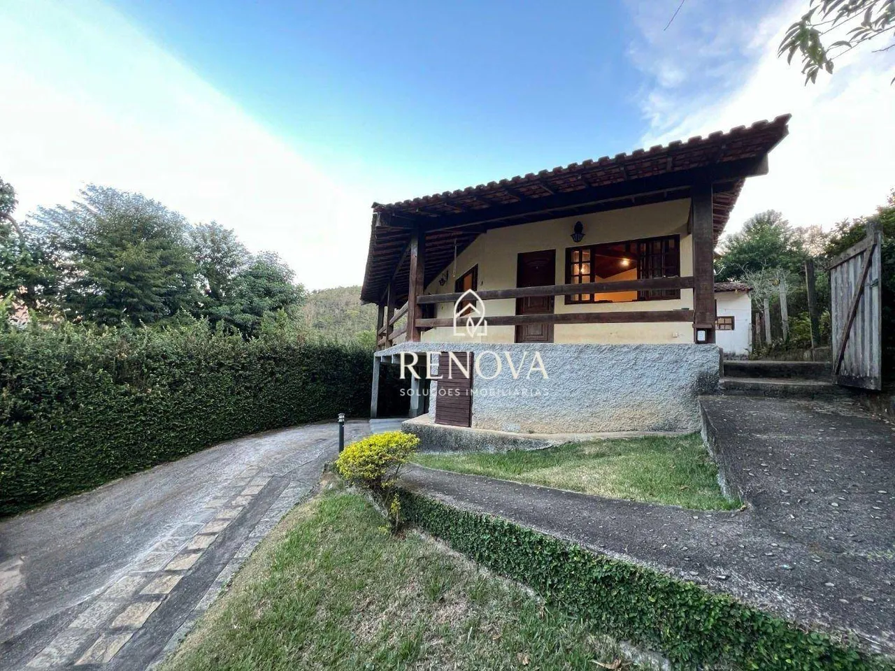 Casa com 3 dormitórios à venda, 265 m² por R$ 950.000,00 - Vargem Grande - Teresópolis/RJ