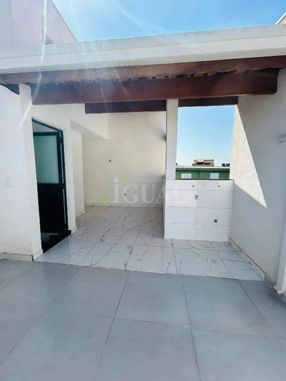 Lindo sobrados para locação , 96m, 2 dormt 2 suítes, 1 lavabo, area de serviço ,sala 2 amb