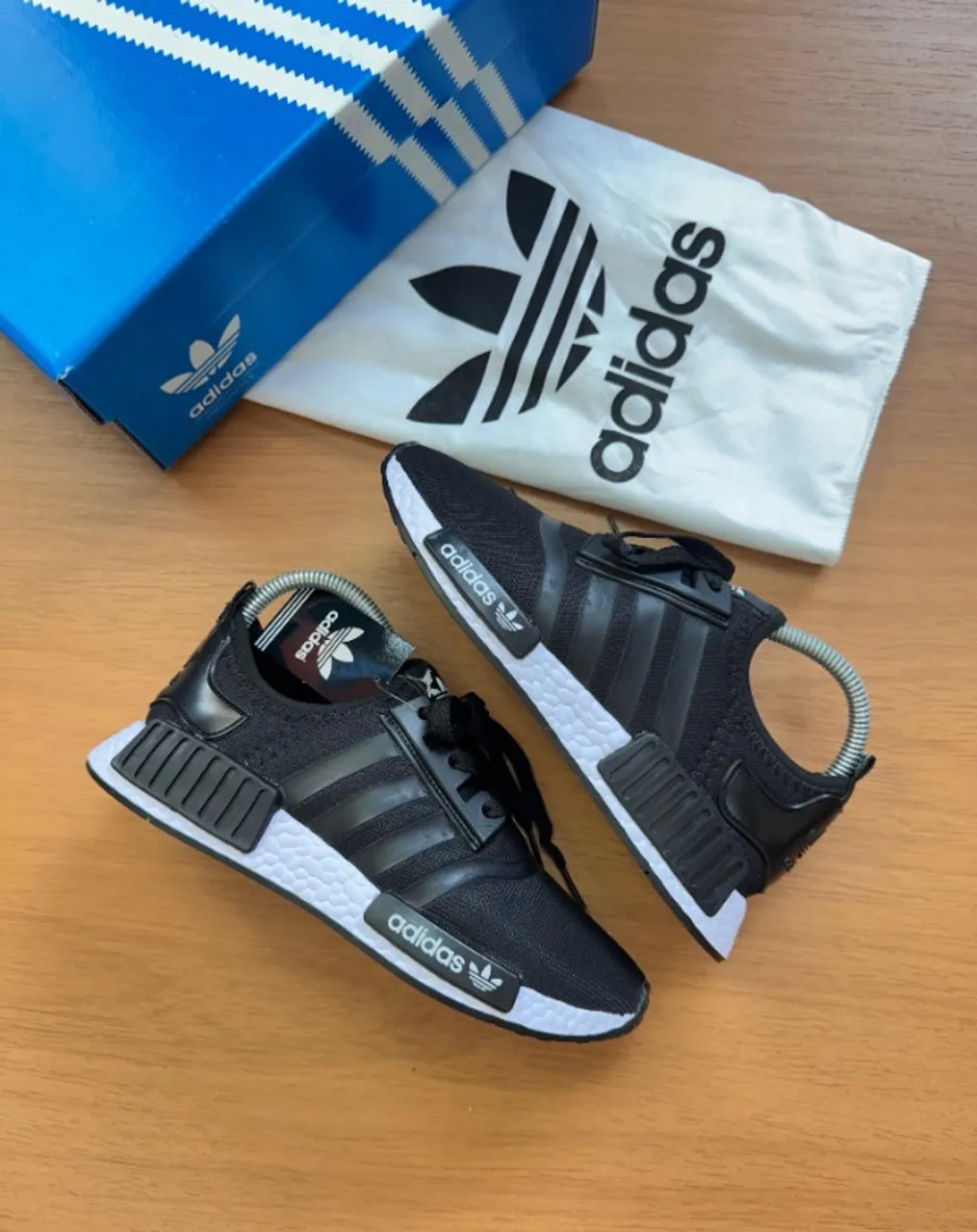 Tênis Adidas Tommy Hilfiger Dolce e Gabbana New Balance no Atacado
