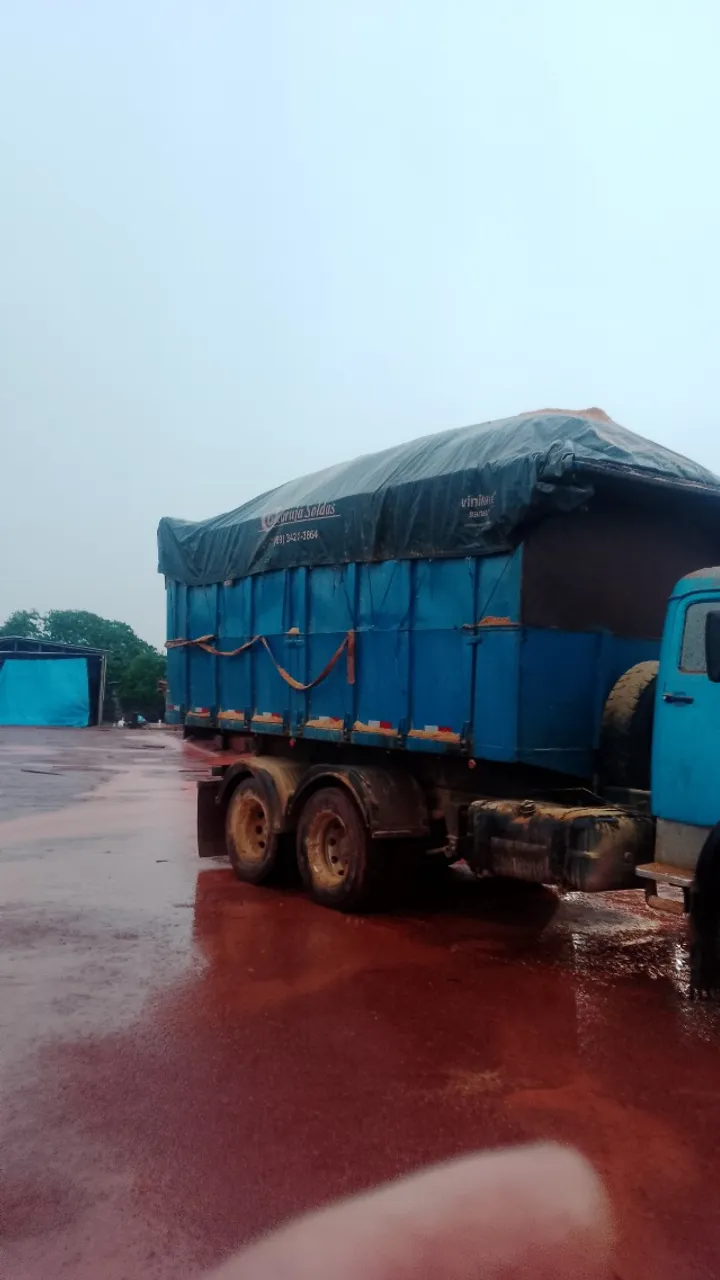 Vendo caminhão 1113 ano 85todo freio a ar pneus s câmera ar condicionado elétrico só pegar