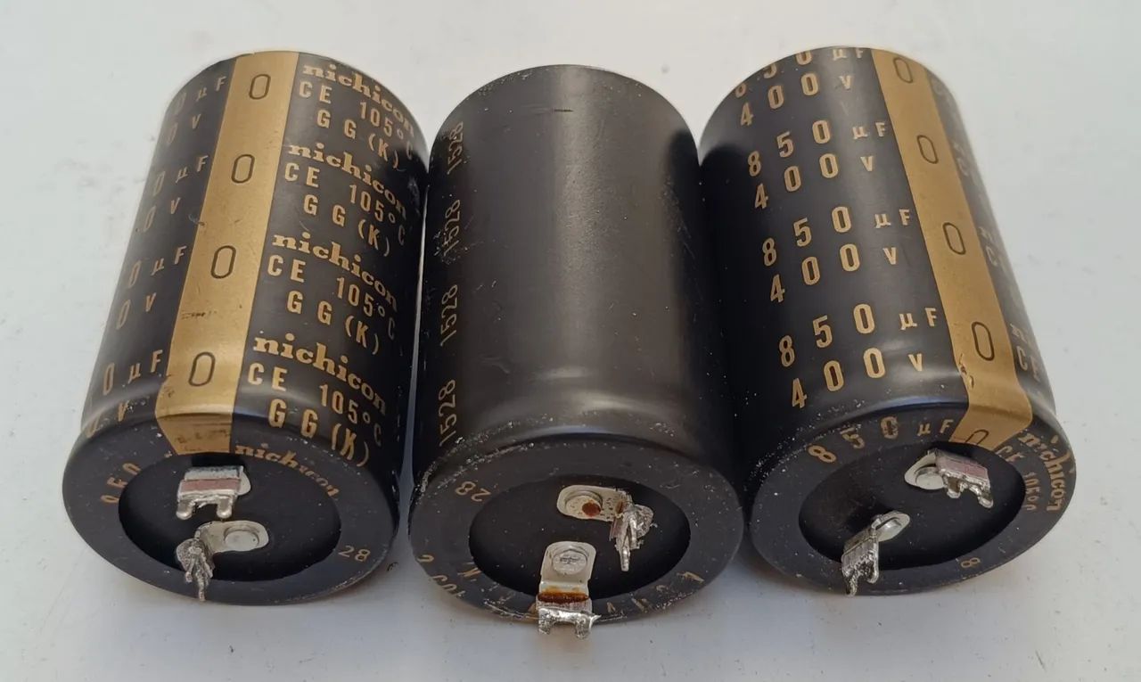 Capacitor eletrolítico Nichicon da série KG. - Foto 3