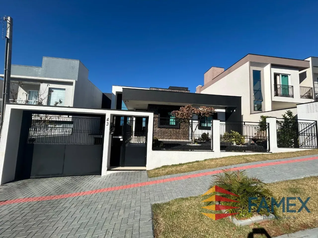 CASA À VENDA NO FRARON, ACEITA PERMUTA POR APARTAMENTO NO CENTRO - CA1066