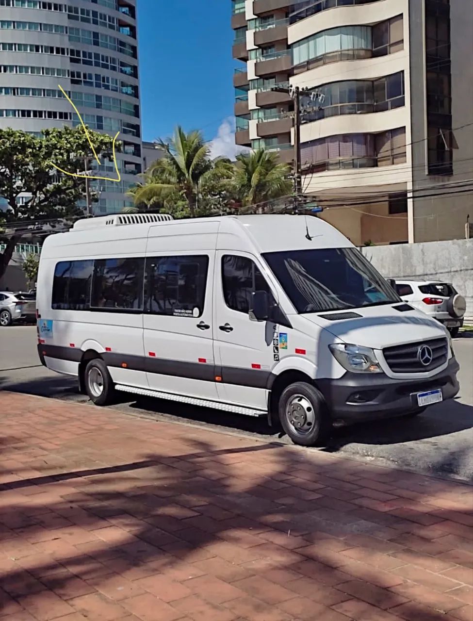 Alugamos van de 20 passageiros e carro executivo de 6 passageiros  - Foto 3