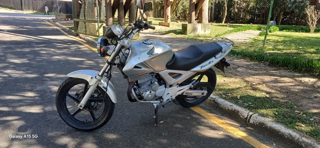 Honda twuister 2005 passo no cartão até 24x
