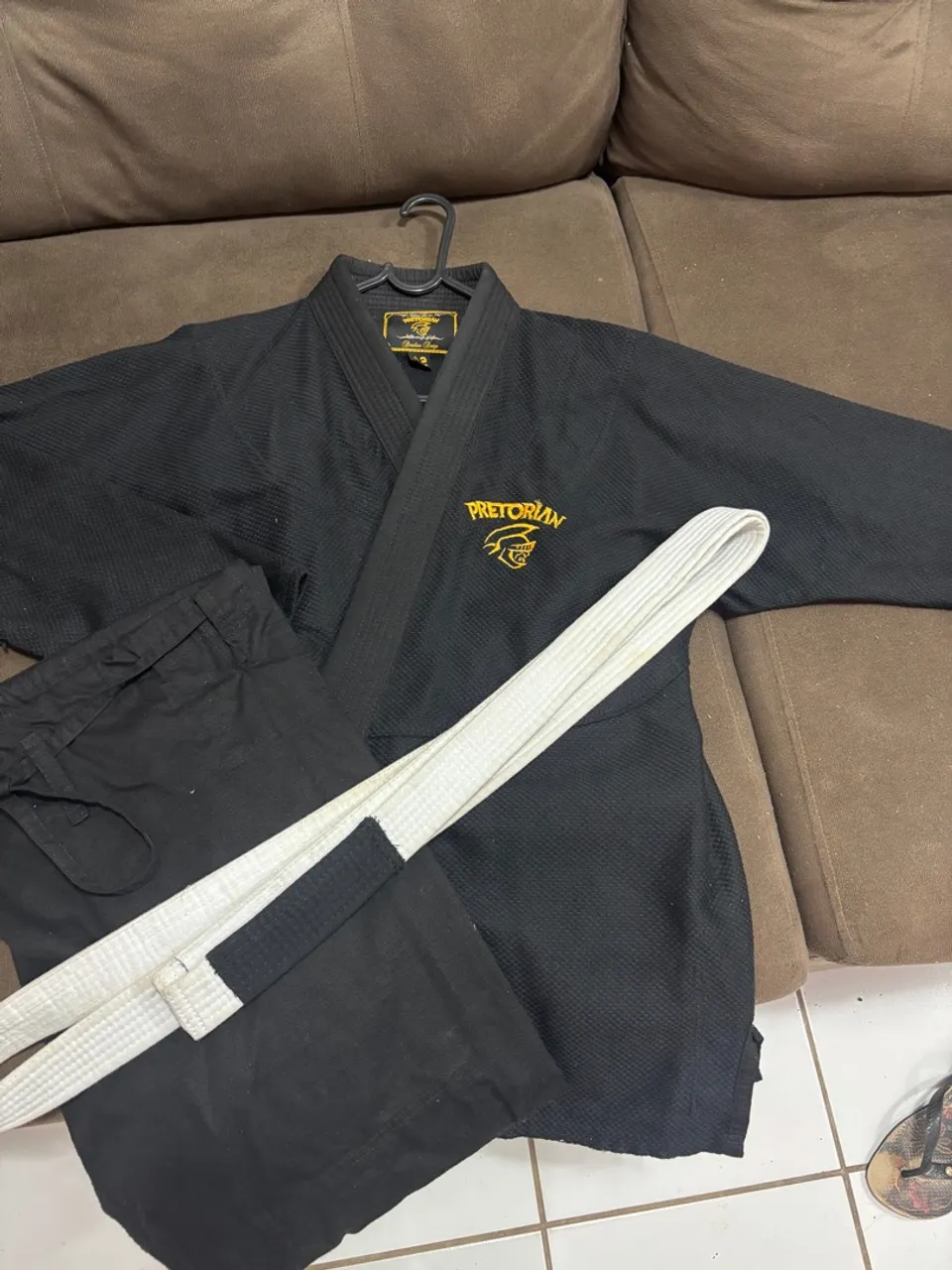 Kimono Jiu-Jitsu Pretorian Preto com Faixa Branca