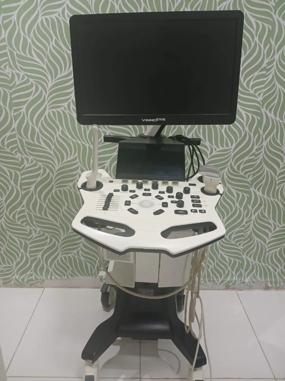 Maquina de Ultrassonografia VINNO E10E COM 4 SONDAS: LINEAR, SETORIAL, CONVEXA E ENDOCAVIT