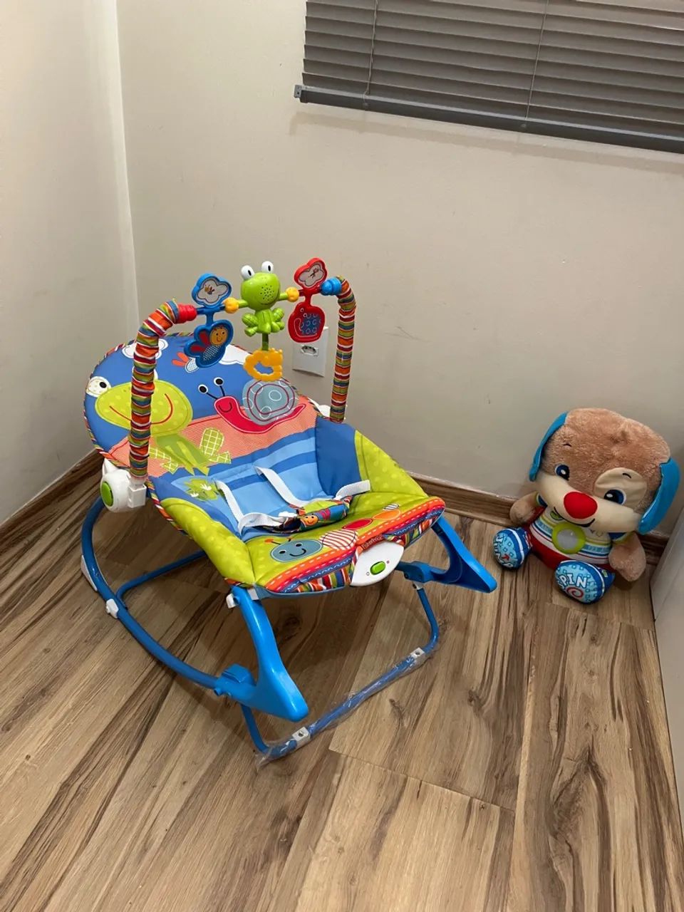 Cadeirinha Unissex Fisher Price !!!! Balanço Toca e vibra !!! No plástico ! Ac cartão 