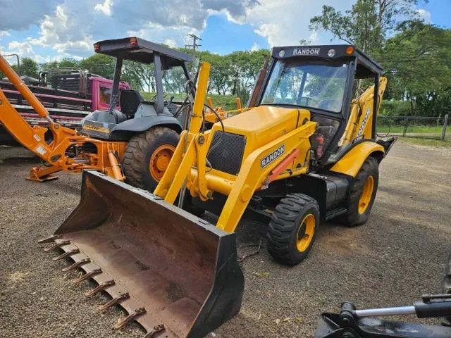 RETROESCAVADEIRA - Foto 4