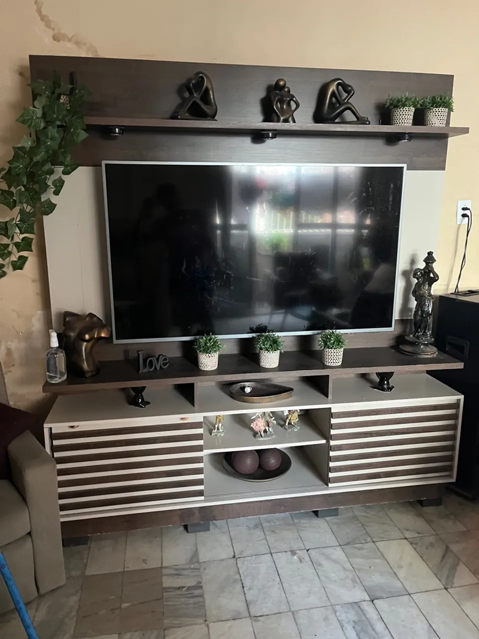 Painel para TV com design moderno e elegante