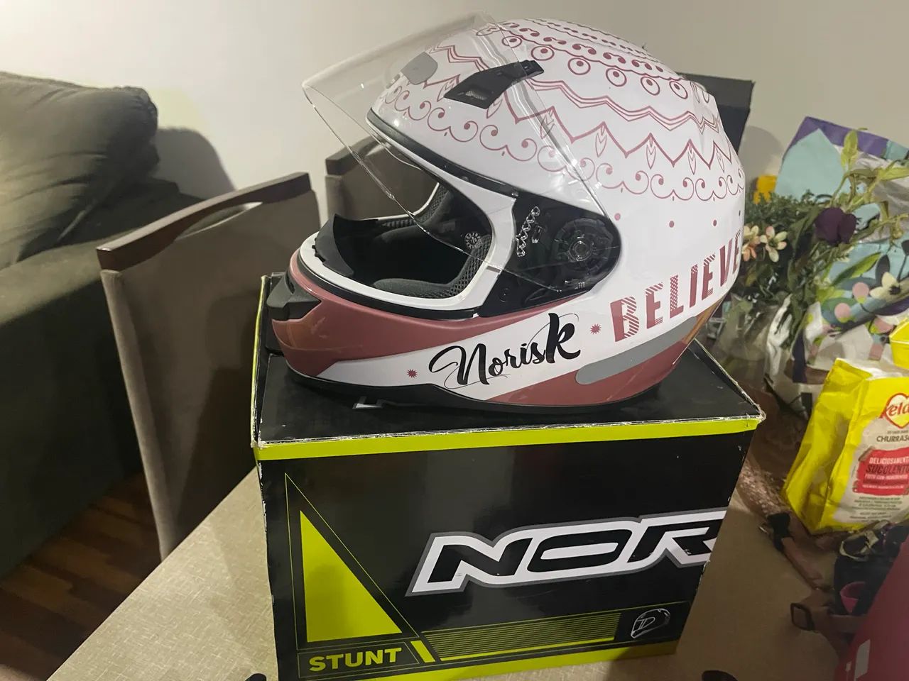 Capacete Feminino número 58.     Lindo  - Foto 3