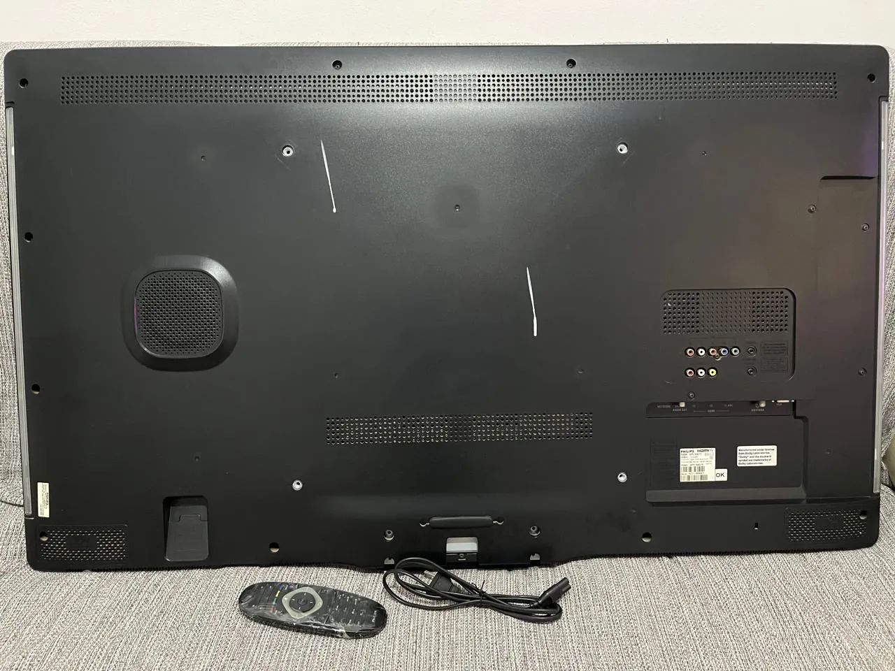 Tv Phillips 46PFL7606D/78  Ambilight 46 polegadas64522272376833124