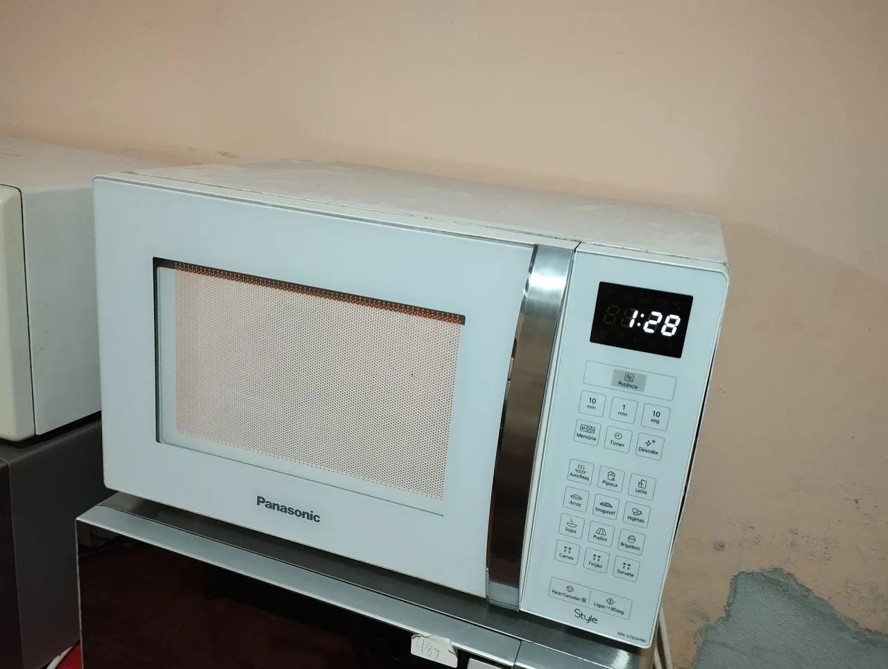 Microondas Panasonic Style 32 Litros Alça em Inox e Timer Branco - Foto 3