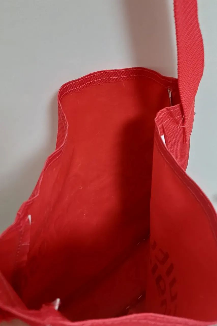Bolsa de ombro sacola ecobag vermelha Cultura Inglesa - Foto 4
