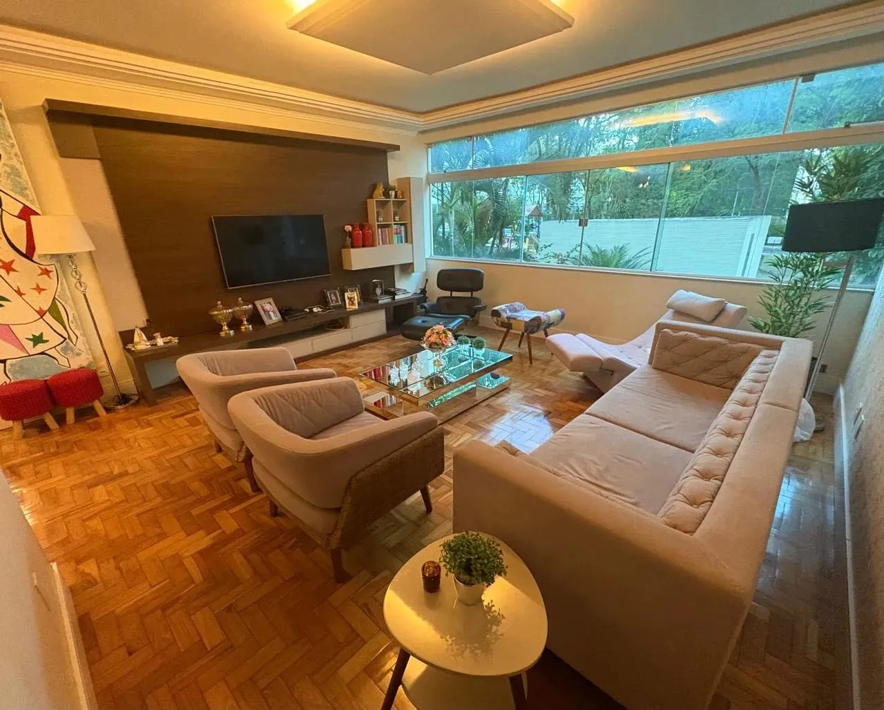 Apartamento para aluguel possui 152 metros quadrados com 4 quartos