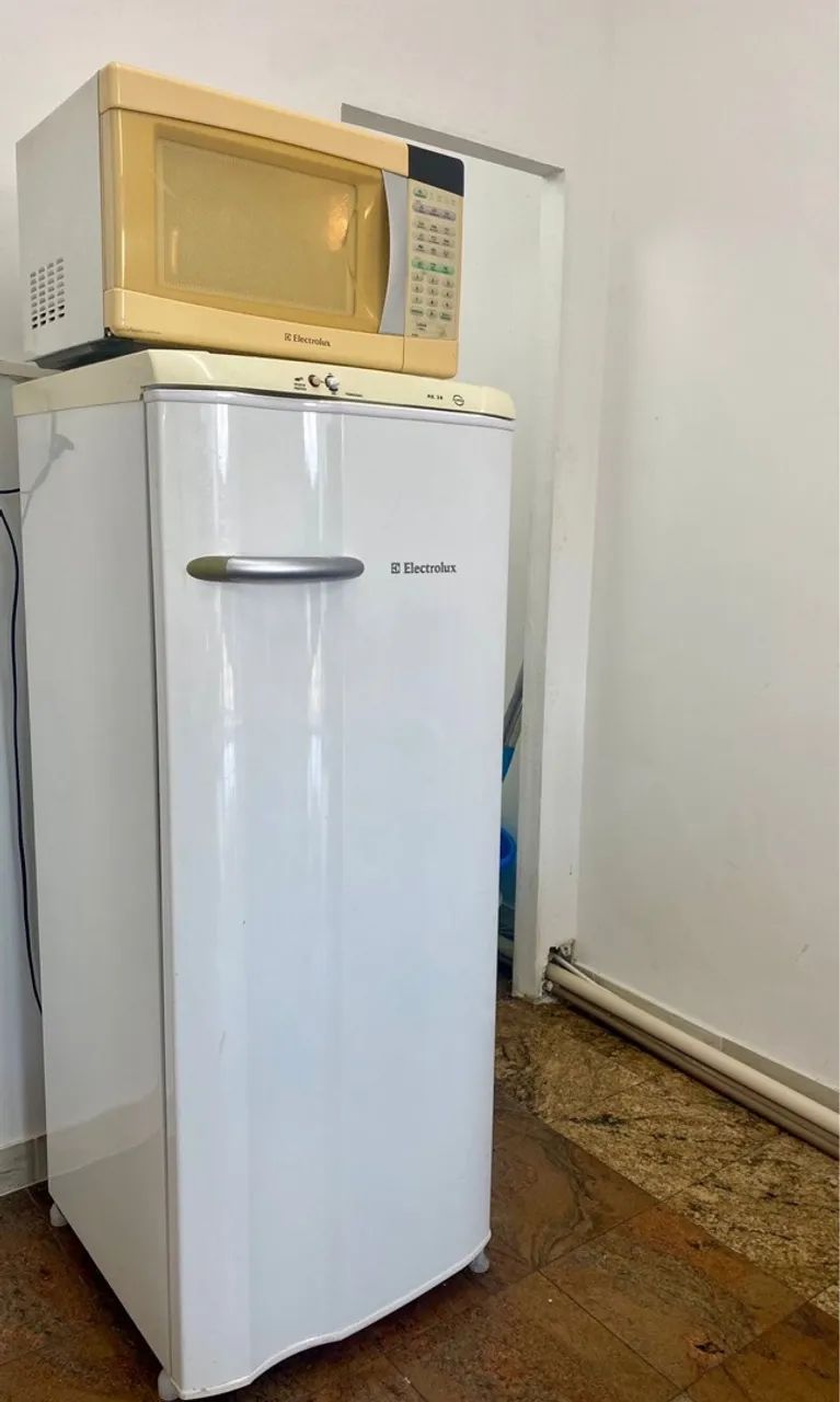 Geladeira Electrolux com Freezer