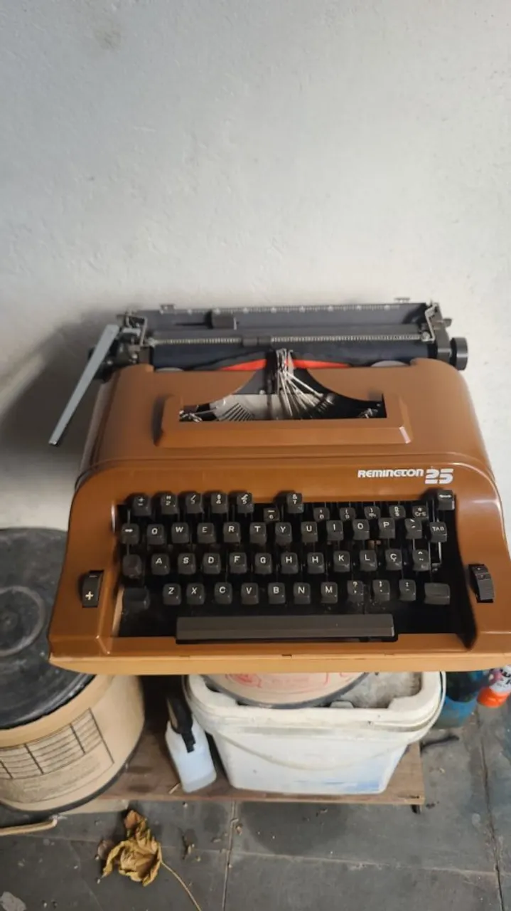 Máquina de Escrever Remington 25