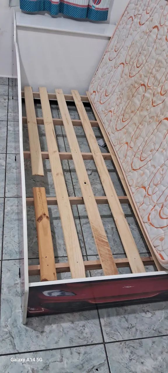 Cama de criança Carro de corrida com baú e colchão. - Foto 4