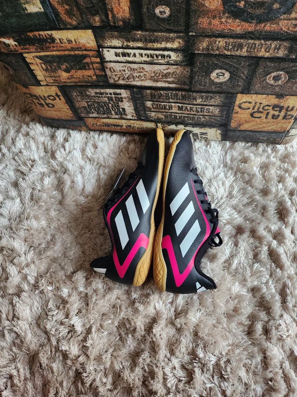 Tamanho 41 e 42 Futsal original Adidas Futsal Preto e Rosa - Foto 3
