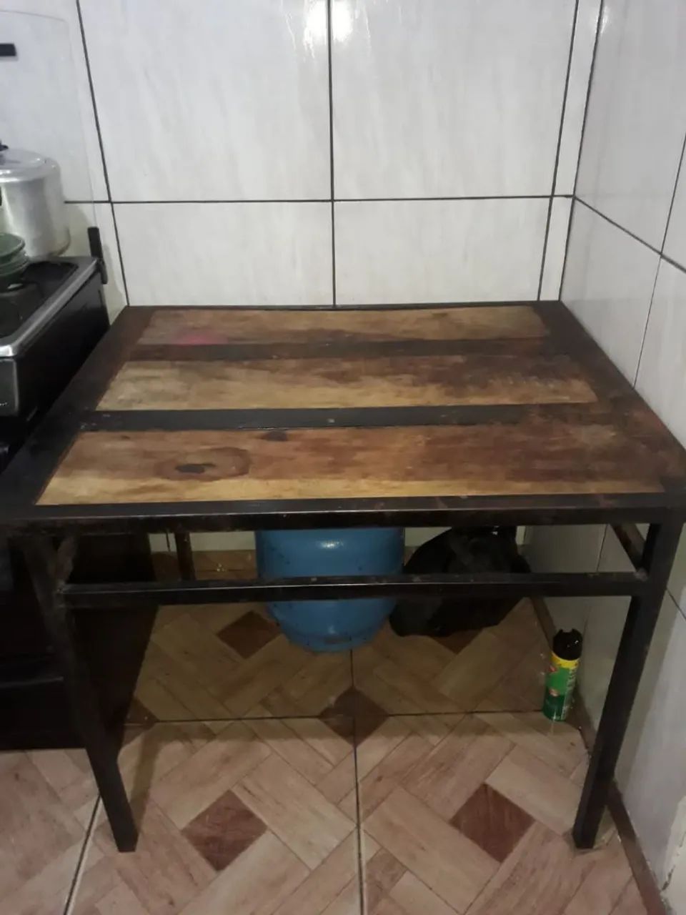 Mesa de Ferro com Tampo de Madeira