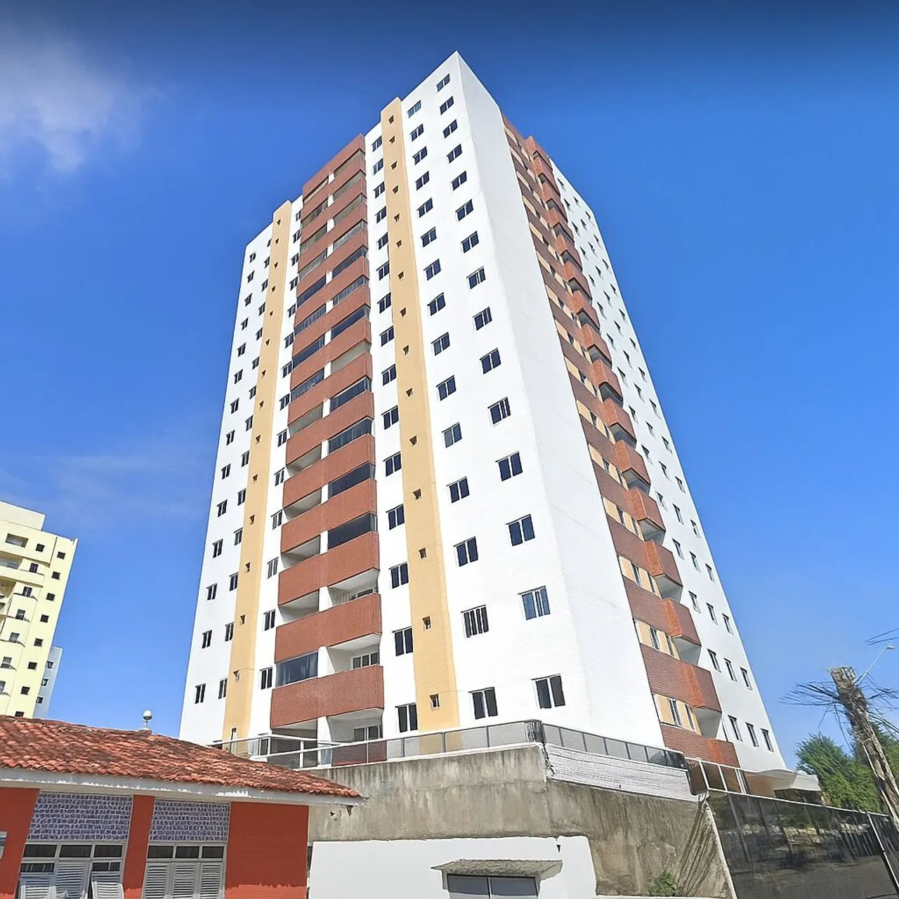 Alto e amplo em excelente localização no Tambauzinho!!