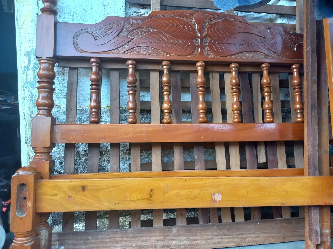 Vendo cama de casal de madeira usada 