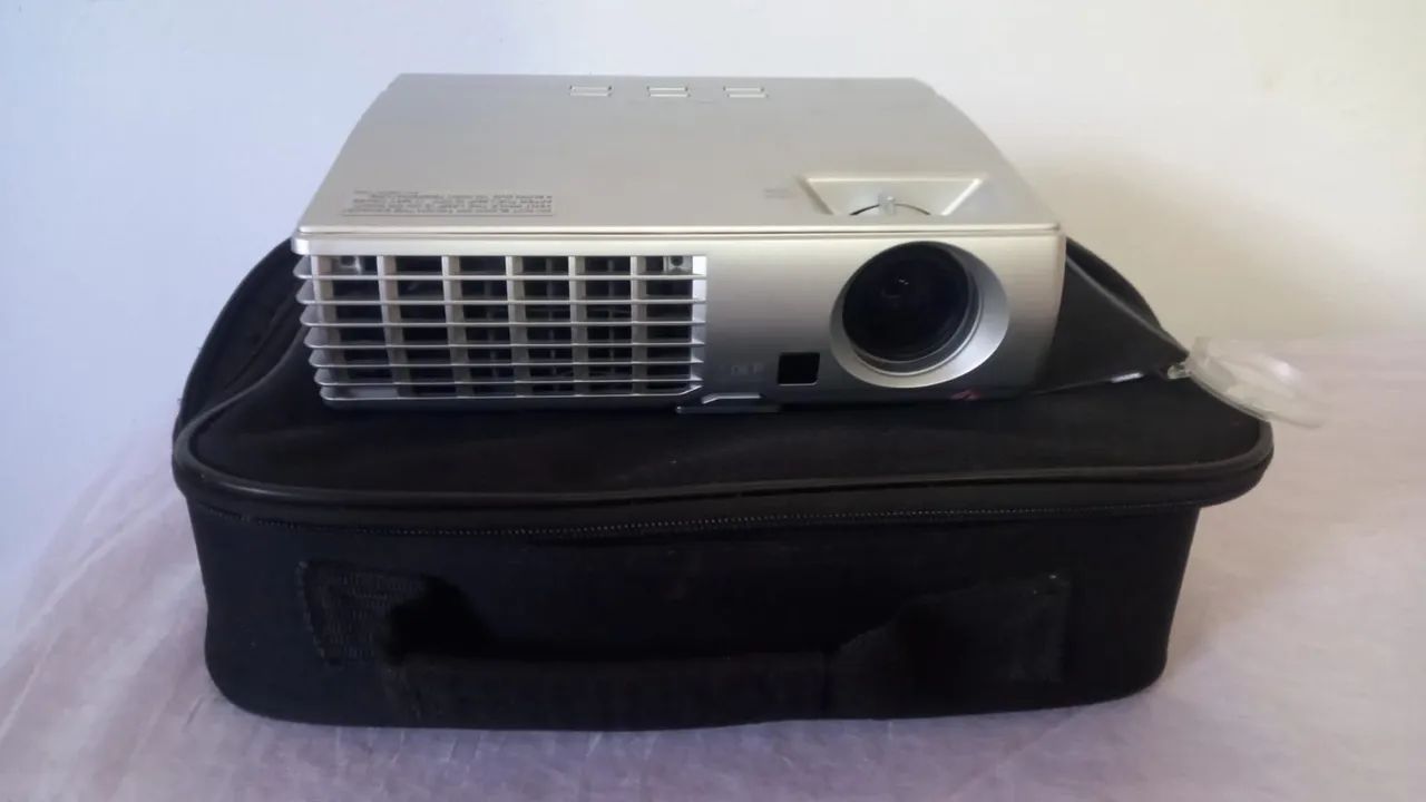 Projetor lg otimo estado. Lamp 190h R$ 399