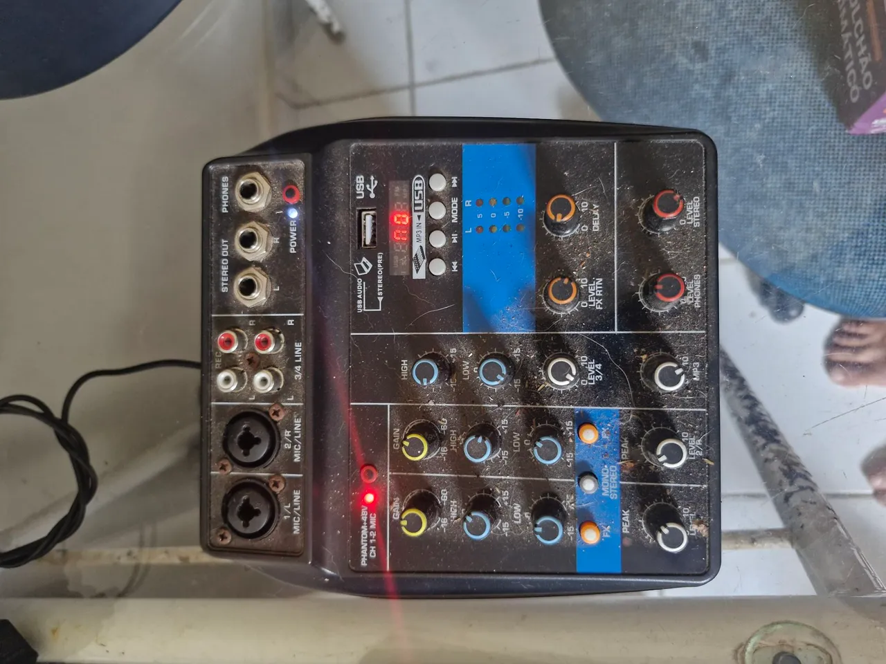 Mesa de Som 4 Canais com USB e MP3