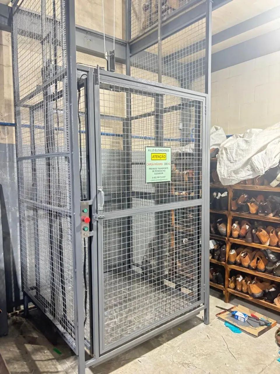 Elevadores monta cargas sob medidas
