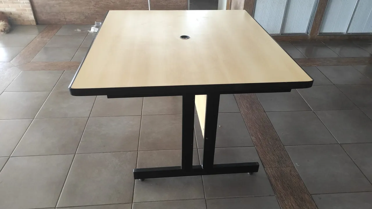 Mesa para escritório.