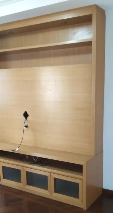 Painel e rack de TV em madeira com gavetas e Iluminação - Foto 3
